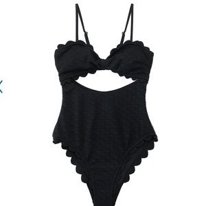 Cupshe scalloped one piece S new with tags